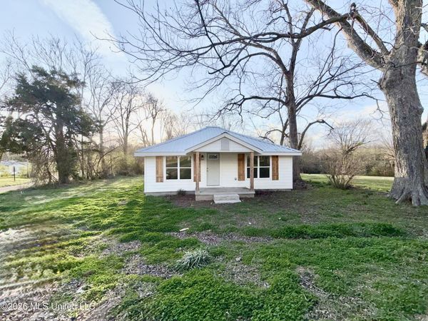 192 Jarrott Street, Holly Springs, MS 38635