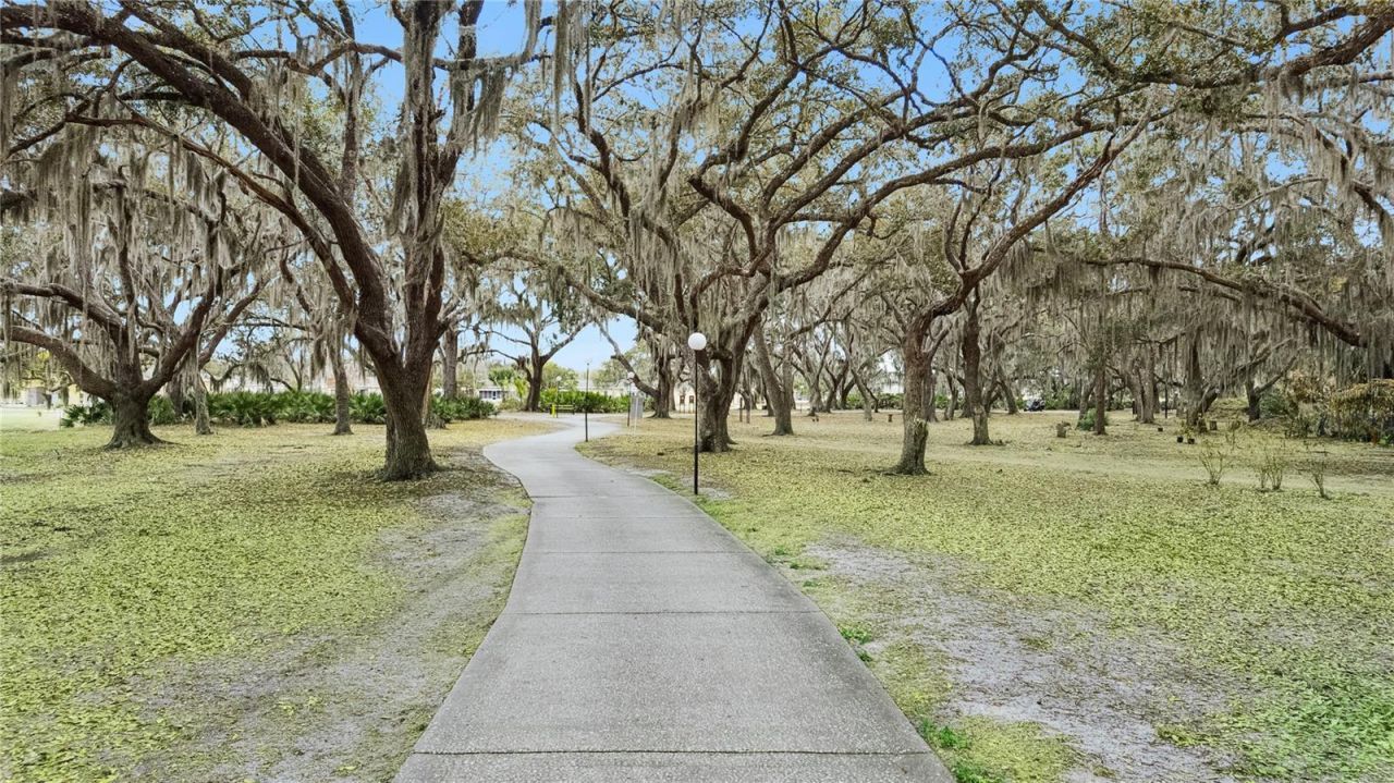 1703 Club Circle , Lakeshore, FL 33854 Photo