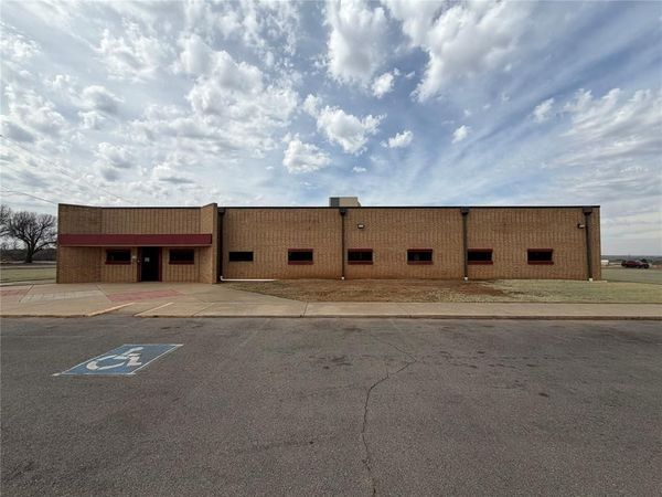 190 N 31st , Clinton, OK 73601