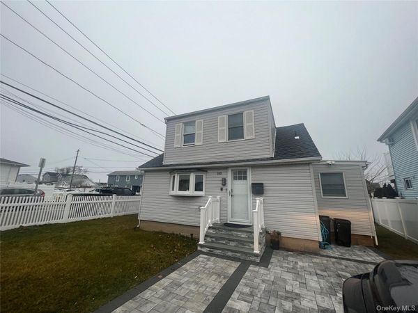 100 Clubhouse Road , Bellmore, NY 11710