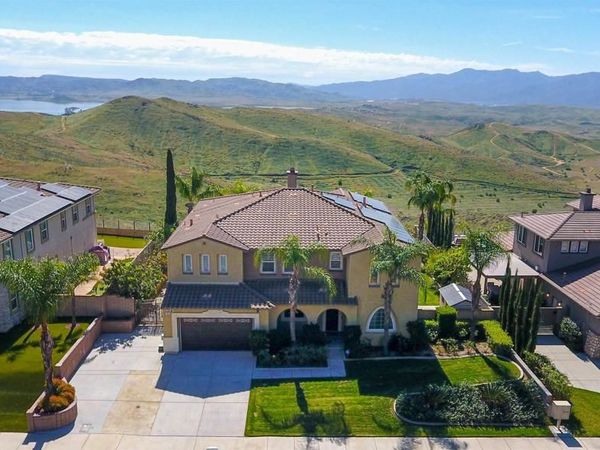 18410 Lakepointe Dr, Riverside, CA 92503