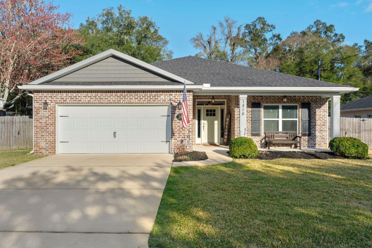 1516 W Ponderosa Road, Fort Walton Beach, FL 32547 Main Photo
