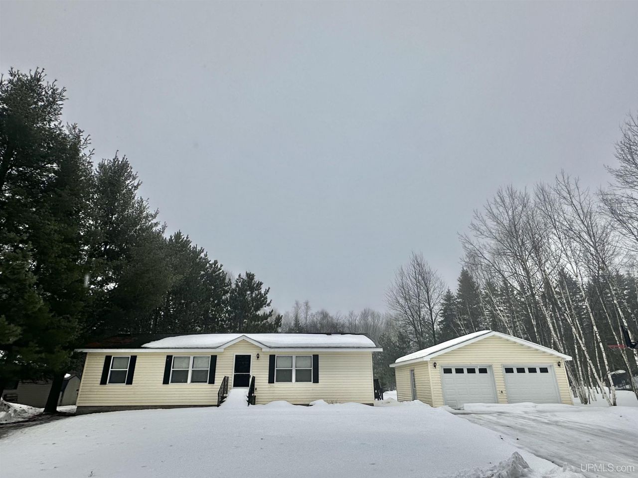 933 E Hoadley Street, Breitung Twp, MI 49802 Main Photo