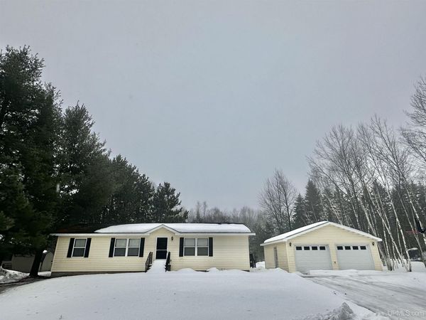 933 E Hoadley Street, Breitung Twp, MI 49802