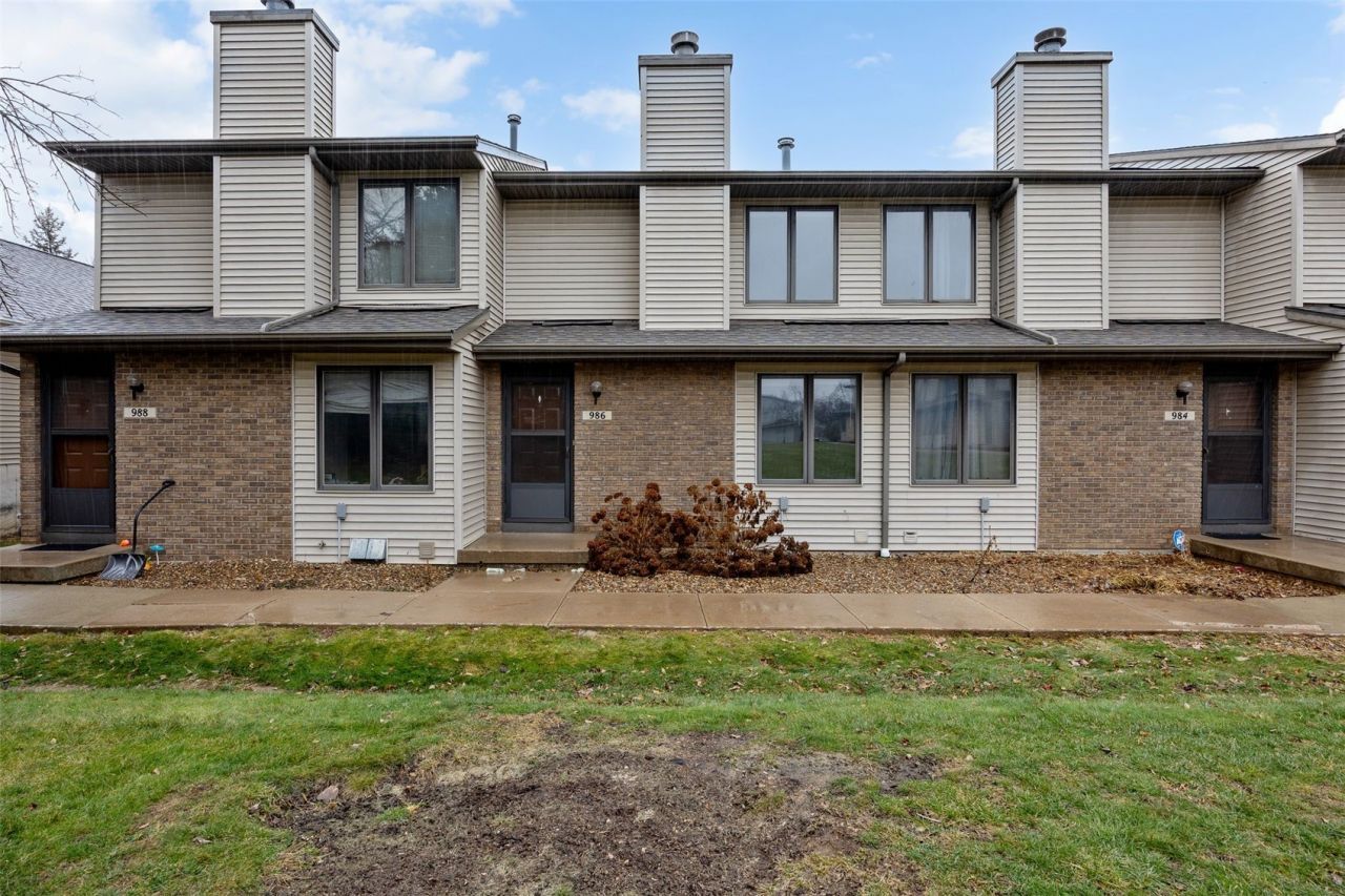 986 Westside Dr , Iowa City, IA 52246 Main Photo