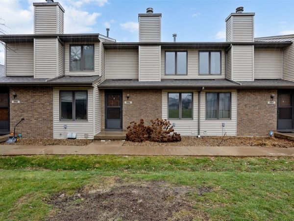 986 Westside Dr , Iowa City, IA 52246