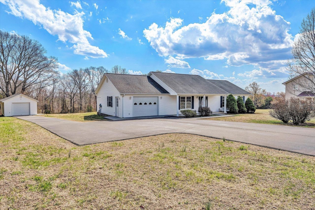 75 Evergreen Rd, Wirtz, VA 24184 Main Photo