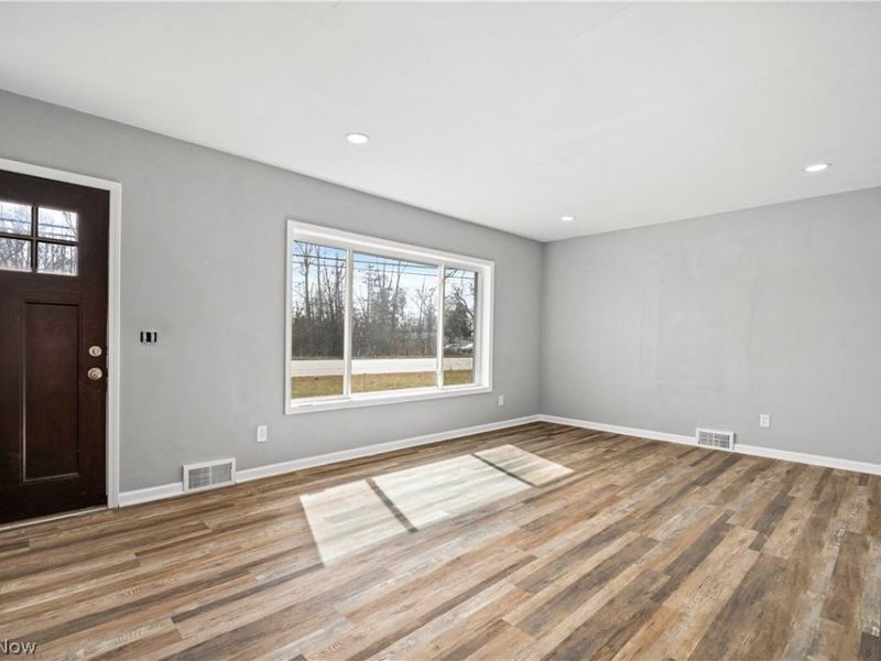 975 N Ridge Road E, Lorain, OH 44055 Photo 10