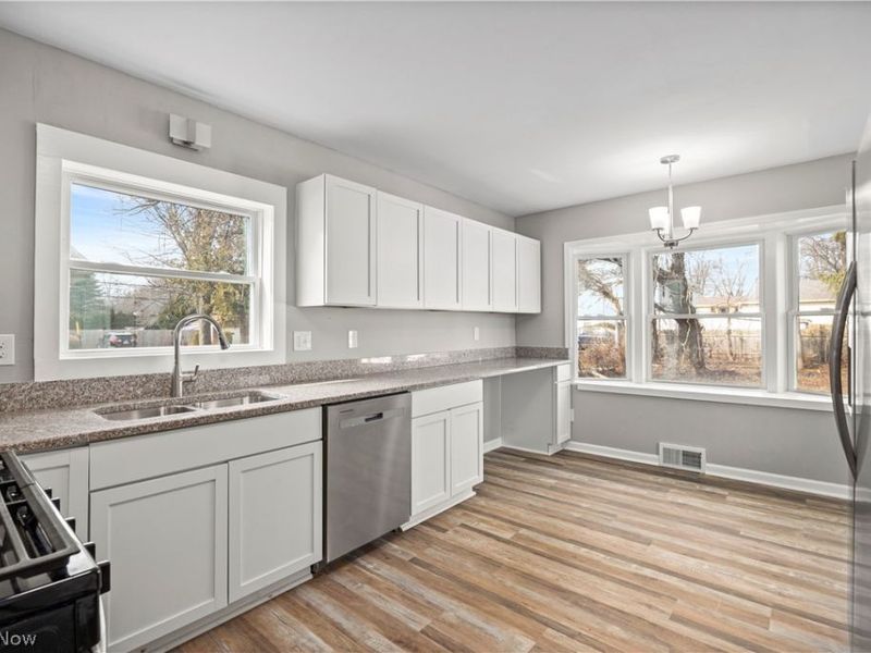 975 N Ridge Road E, Lorain, OH 44055 Photo 2