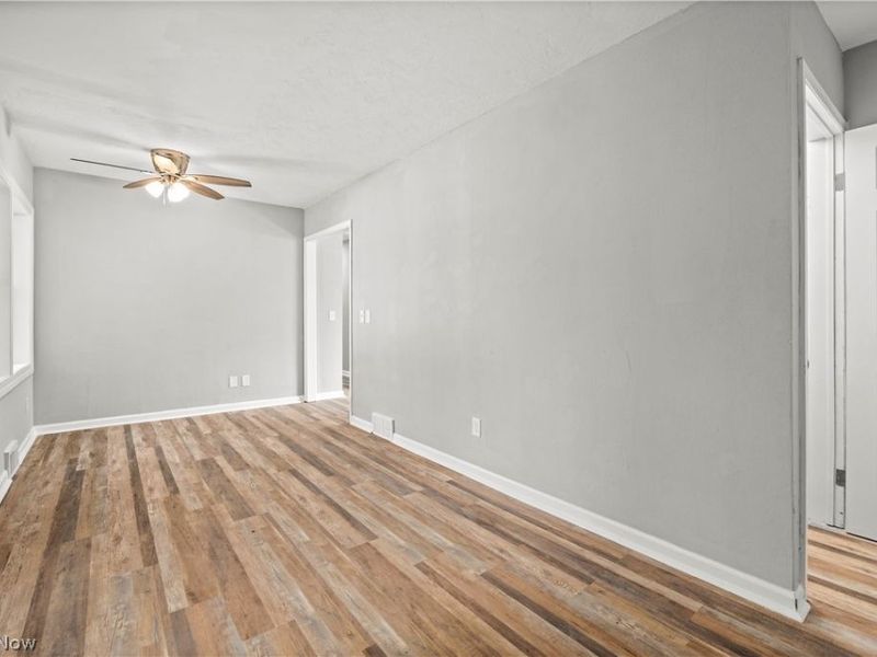 975 N Ridge Road E, Lorain, OH 44055 Photo 23