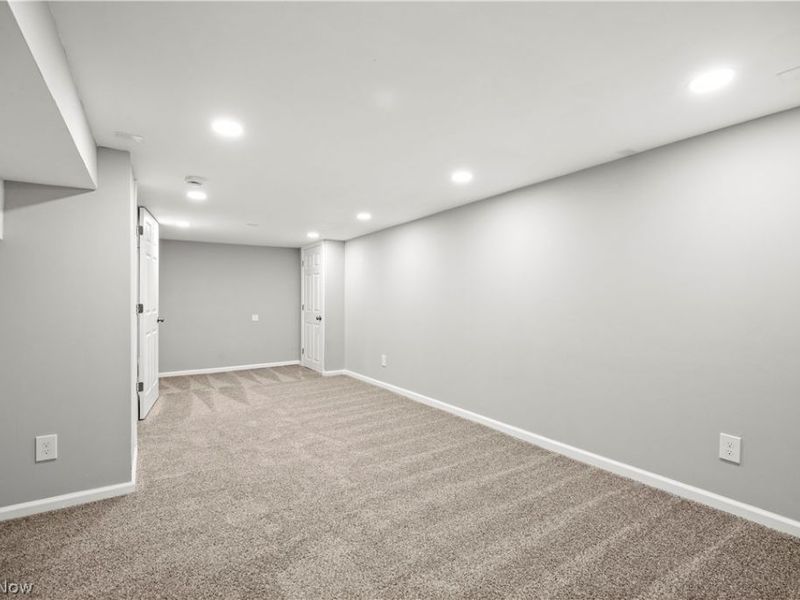 975 N Ridge Road E, Lorain, OH 44055 Photo 25