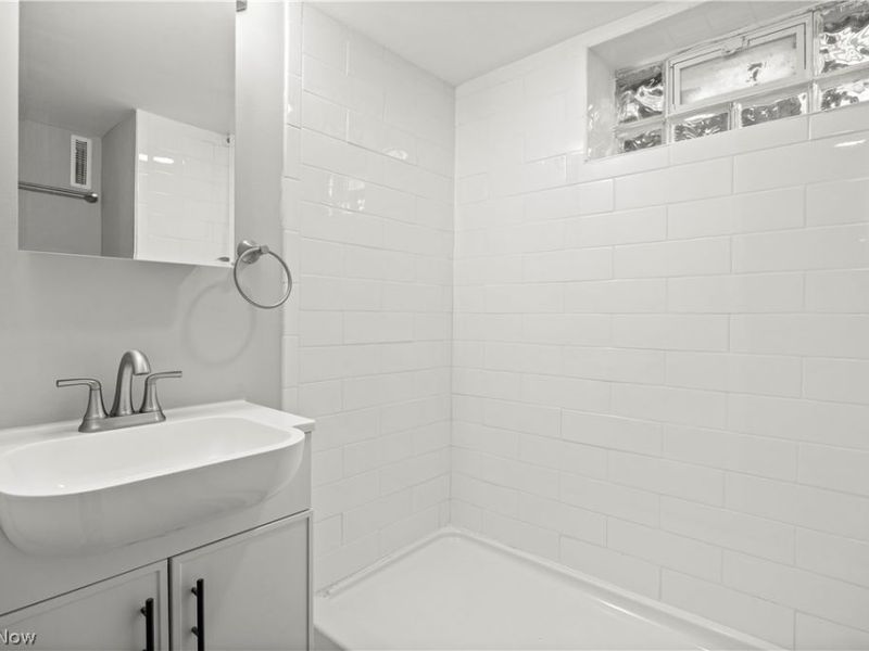 975 N Ridge Road E, Lorain, OH 44055 Photo 29