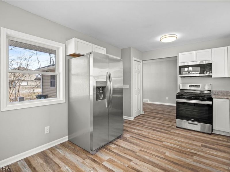 975 N Ridge Road E, Lorain, OH 44055 Photo 3