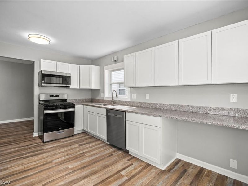 975 N Ridge Road E, Lorain, OH 44055 Photo 4