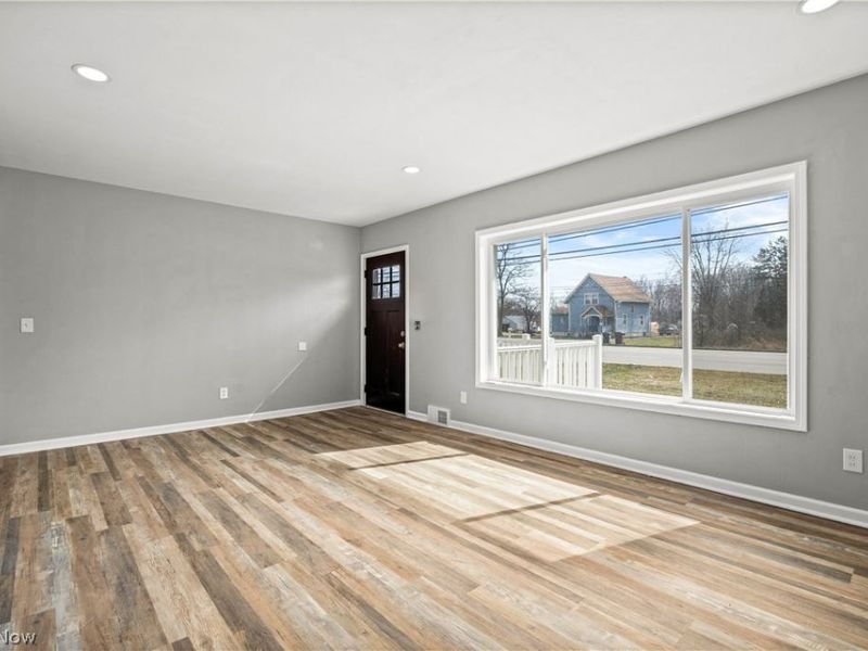 975 N Ridge Road E, Lorain, OH 44055 Photo 9