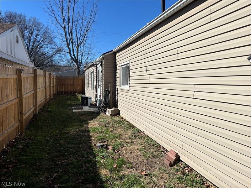 2407 Nesmith Lake Boulevard , Akron, OH 44314 Photo 4