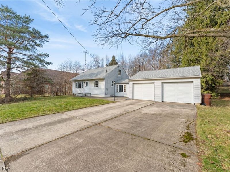 3411 Sweitzer Street NW, Uniontown, OH 44685 Photo 2