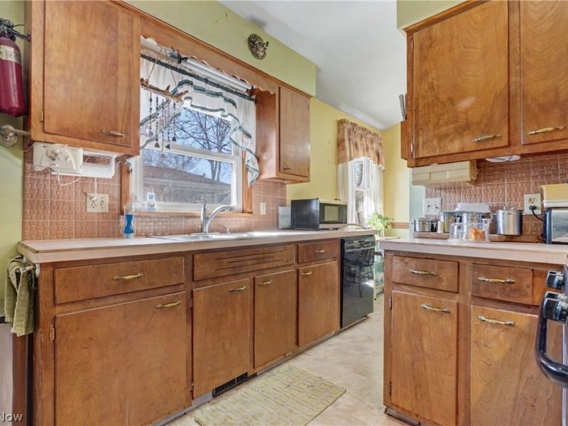 473 Leeds Street , Akron, OH 44305 Photo 20