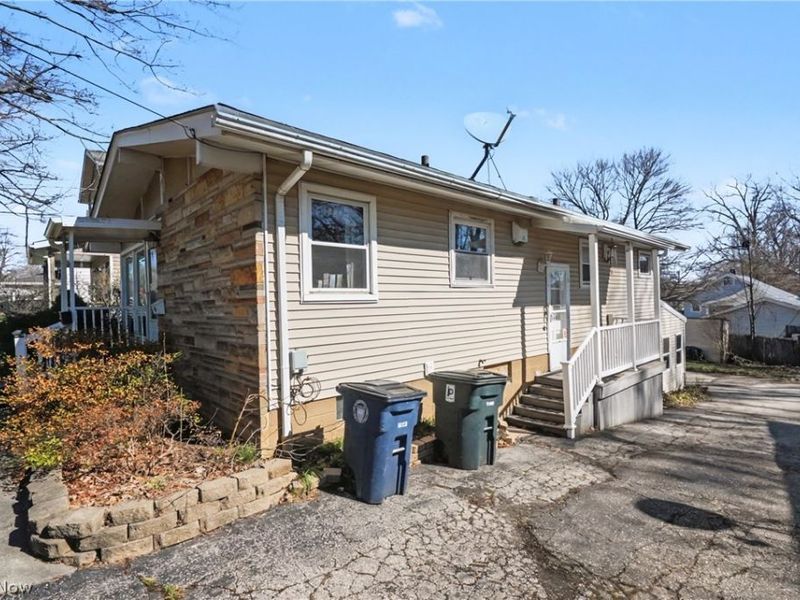 473 Leeds Street , Akron, OH 44305 Photo 4