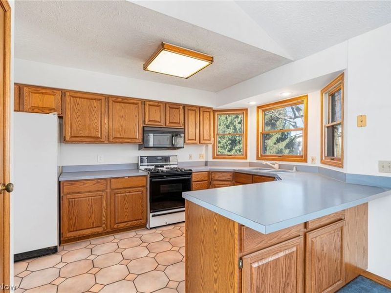 5913 Fulton Drive NW, Canton, OH 44718 Photo 9