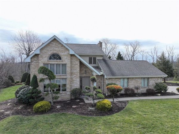 53 Hobbitt Ln, Finleyville, PA 15332