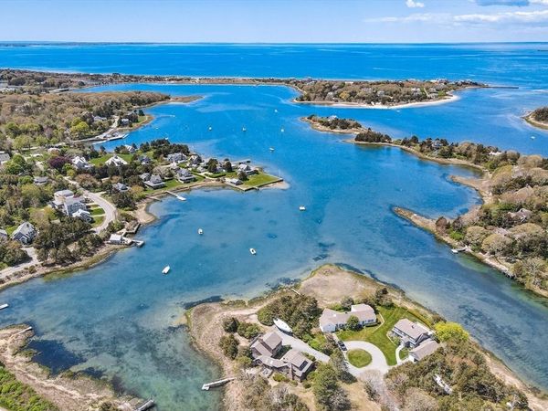 102 Nashawena St, Falmouth, MA 02540