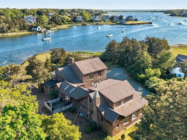 102 Nashawena St, Falmouth, MA 02540