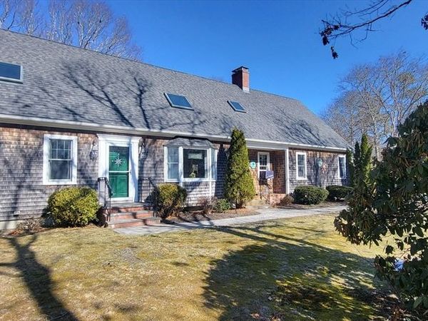 13 Checkerberry Ln, Sandwich, MA 02644