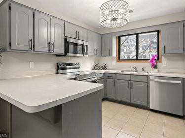 7578 13th Street N, Oakdale, MN 55128