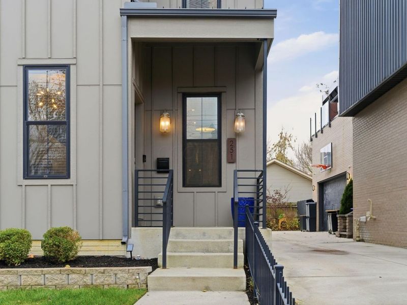 251 E 3rd Avenue , Columbus, OH 43201 Photo 2