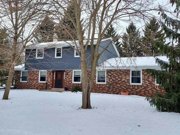 7808 W Plainsview DRIVE, Franklin, WI 53132