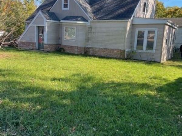 325 E Lake Shore Drive , Round Lake Park, IL 60073