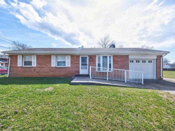 1323 Maxville Road, Boonville, IN 47601