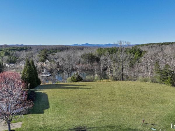 85 Carriage Homes DR, Moneta, VA 24121