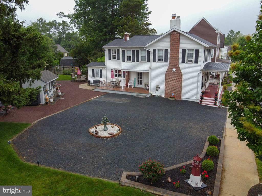 124 E Burlington Street, Bordentown, NJ 08505 Main Photo