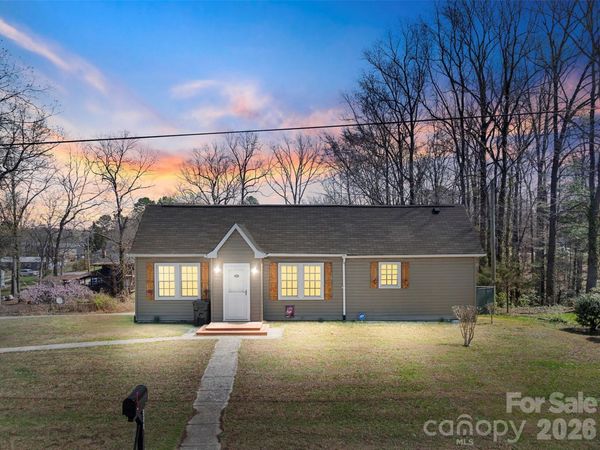 500 Pineywood Road , Thomasville, NC 27360