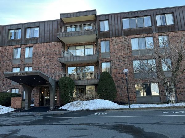 1004 Paradise Rd, Unit 1K, Swampscott, MA 01907