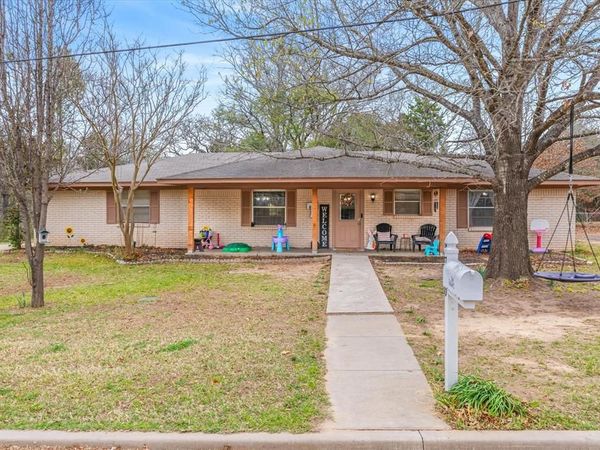 700 Amy Street , Canton, TX 75103