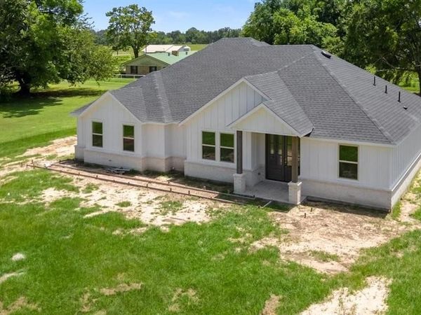 180 Nix Drive, Emory, TX 75440