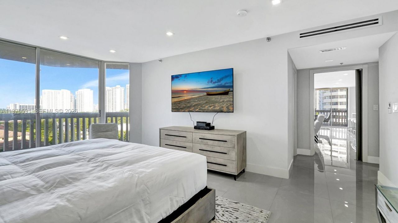 1000 E Island Blvd , Unit 1004, Aventura, FL 33160 Photo