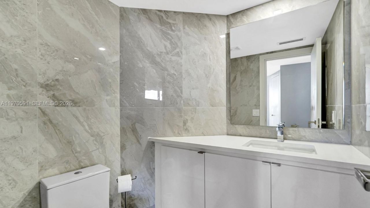 1000 E Island Blvd , Unit 1004, Aventura, FL 33160 Photo