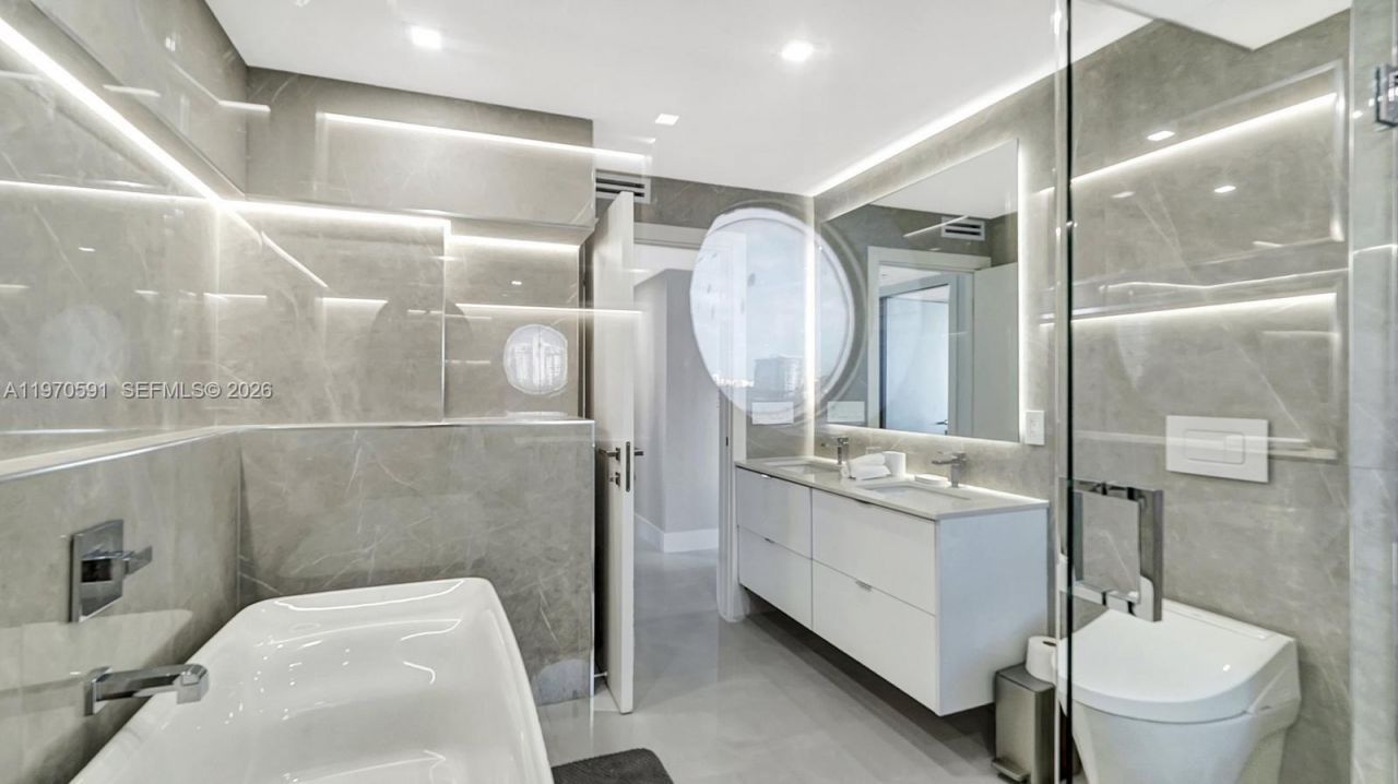 1000 E Island Blvd , Unit 1004, Aventura, FL 33160 Photo