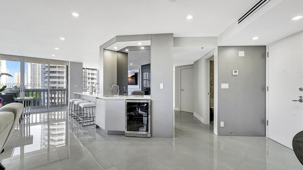 1000 E Island Blvd , Unit 1004, Aventura, FL 33160 Photo