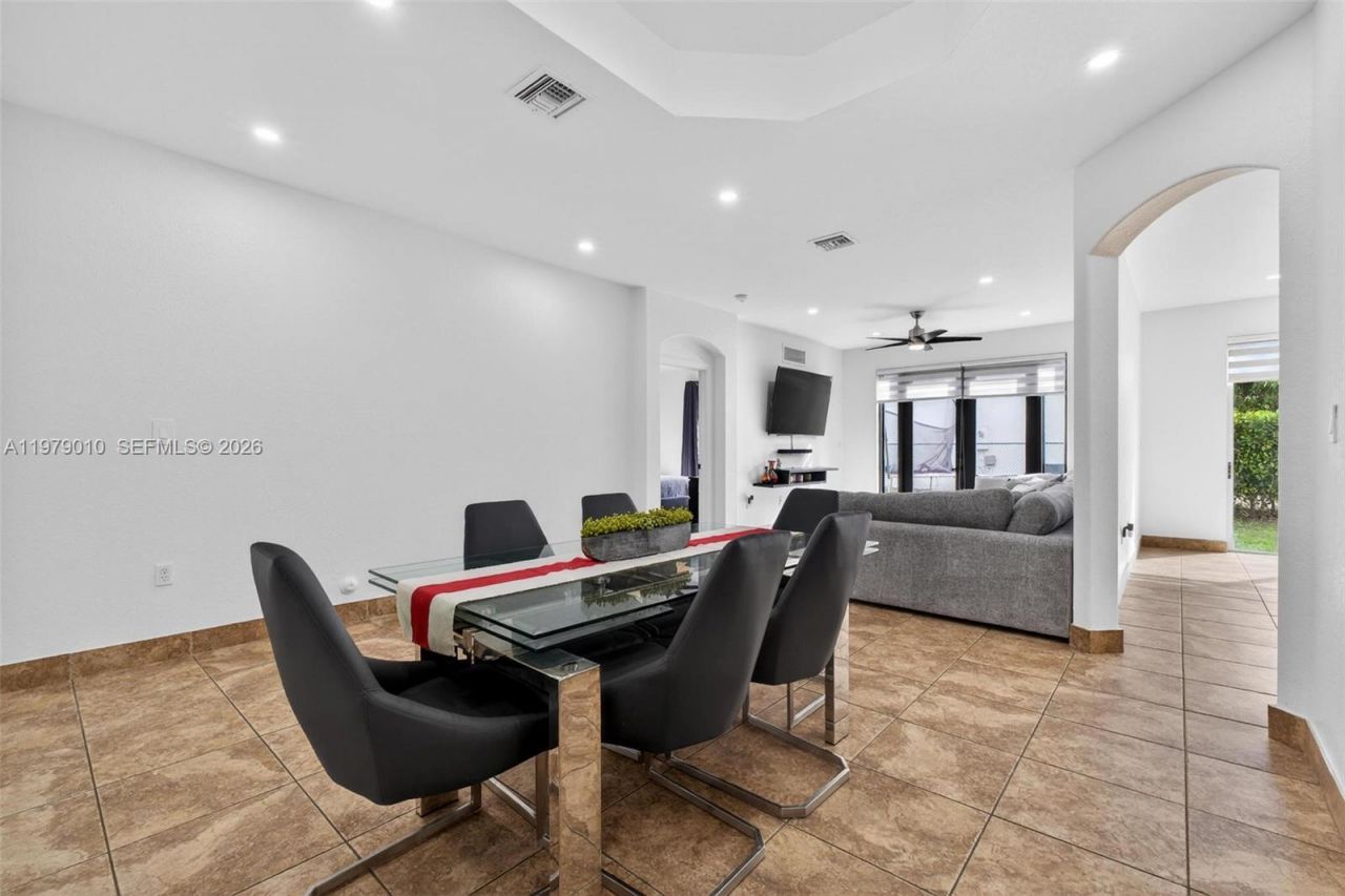 21143 SW 92nd Pl, Cutler Bay, FL 33189 Photo