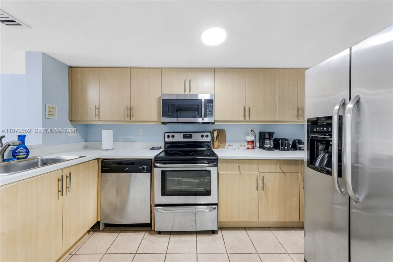 2951 S Bayshore Dr, Unit 215, Coconut Grove, FL 33133 Photo