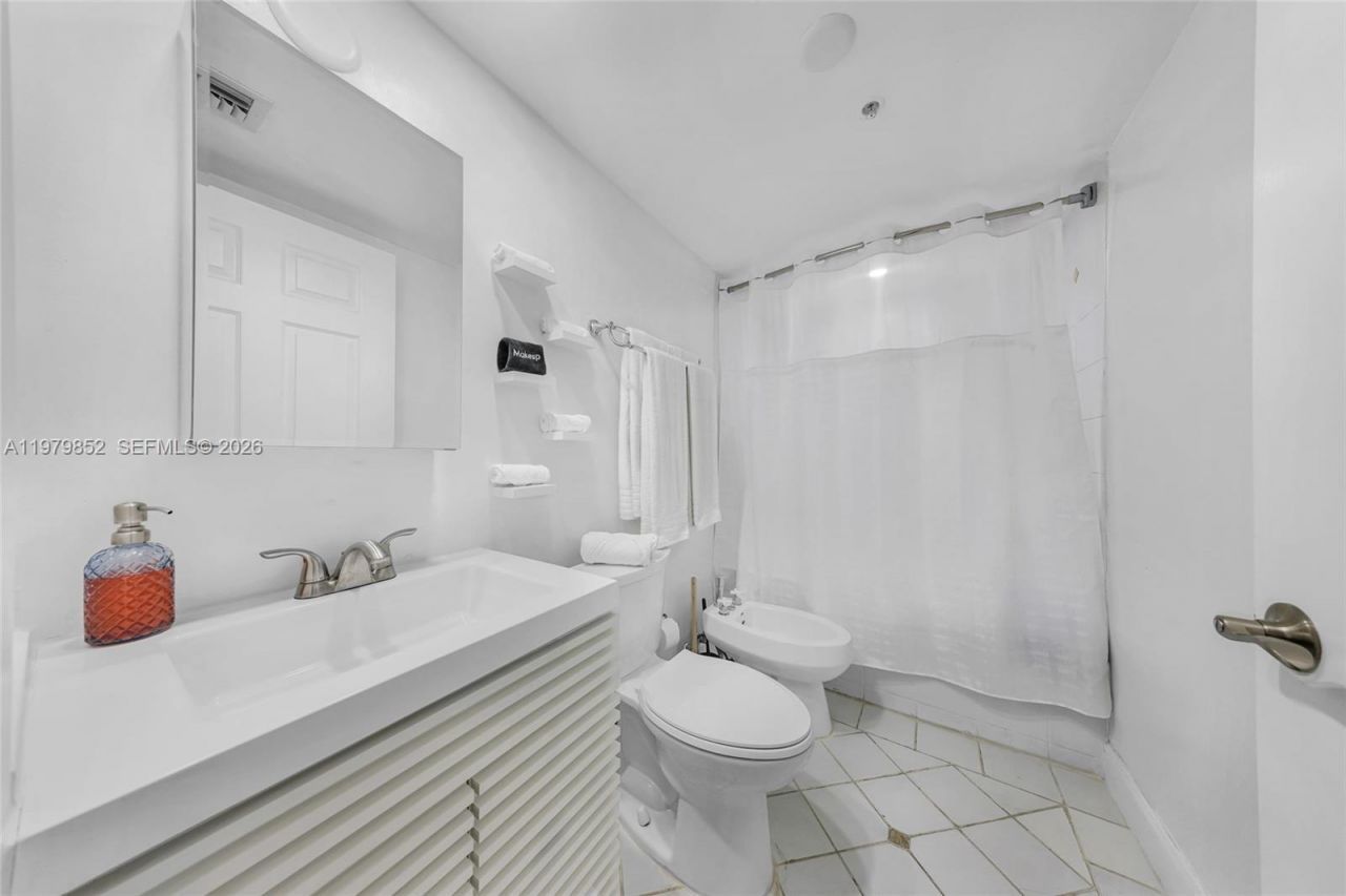 2951 S Bayshore Dr, Unit 215, Coconut Grove, FL 33133 Photo
