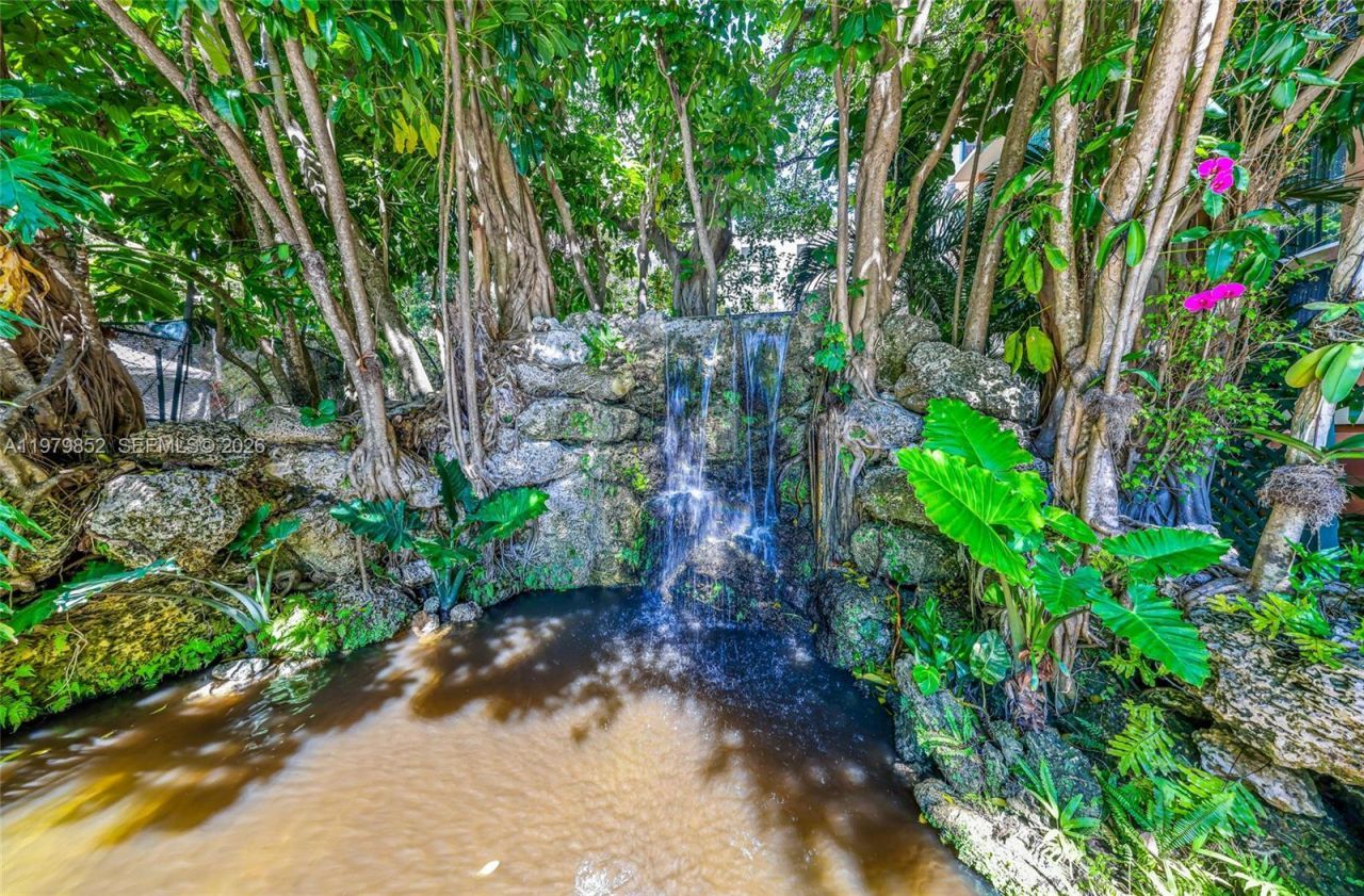 2951 S Bayshore Dr, Unit 215, Coconut Grove, FL 33133 Photo