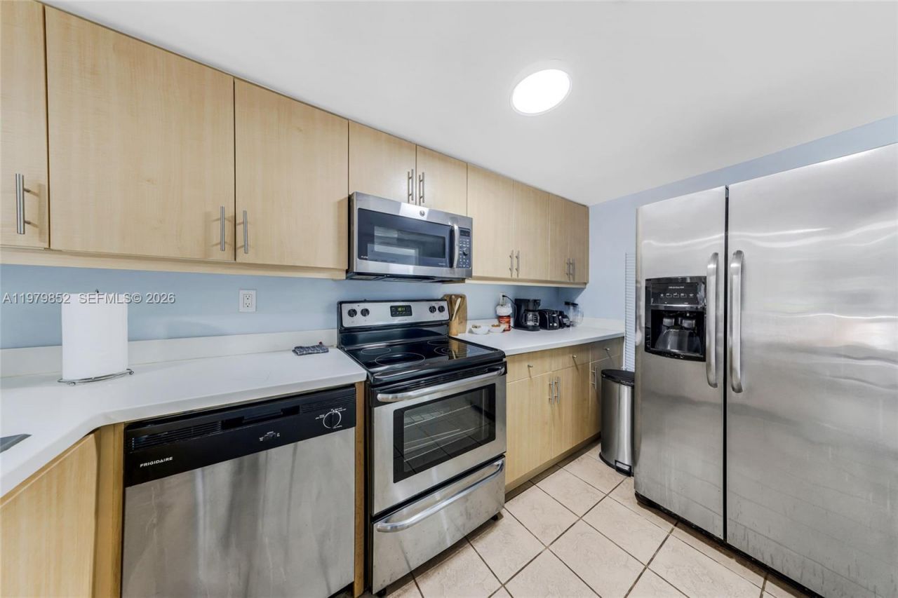2951 S Bayshore Dr, Unit 215, Coconut Grove, FL 33133 Photo