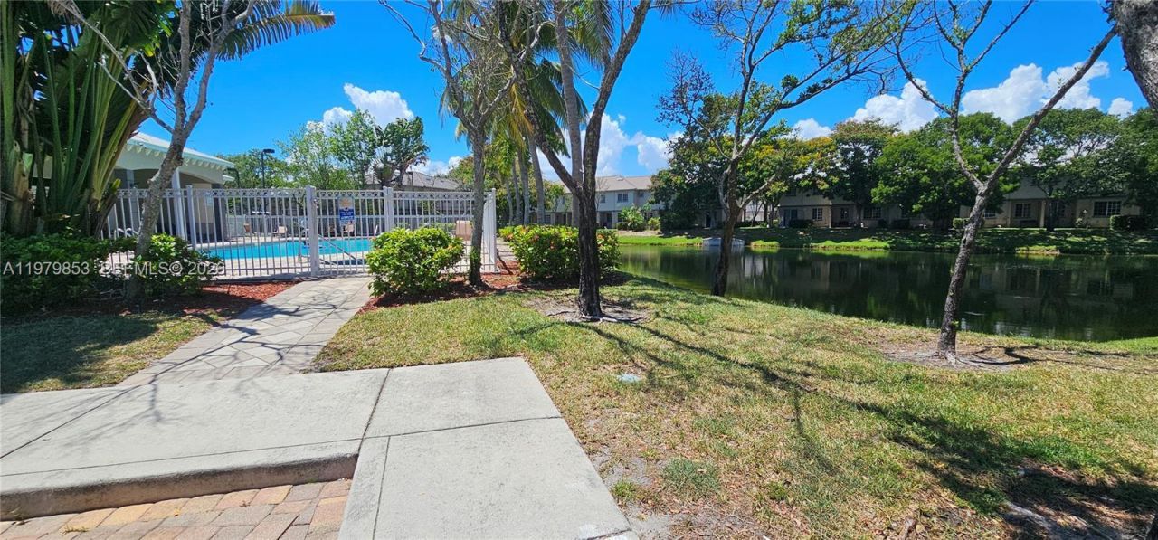 2014 Marsh Harbor Dr , Riviera Beach, FL 33404 Photo