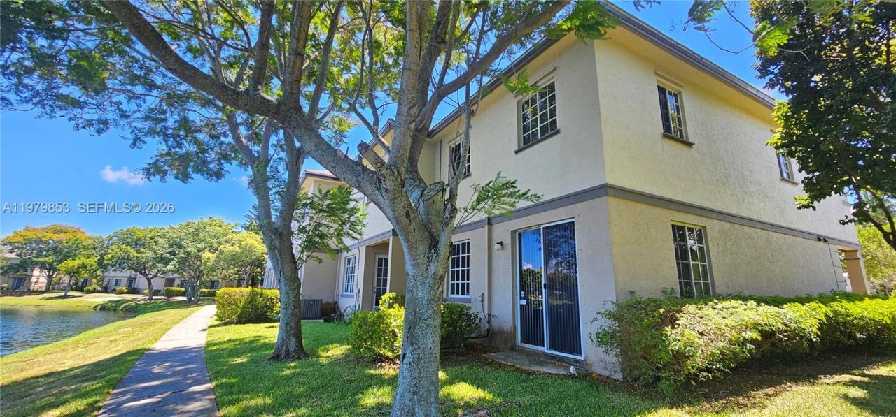 2014 Marsh Harbor Dr , Riviera Beach, FL 33404 Photo